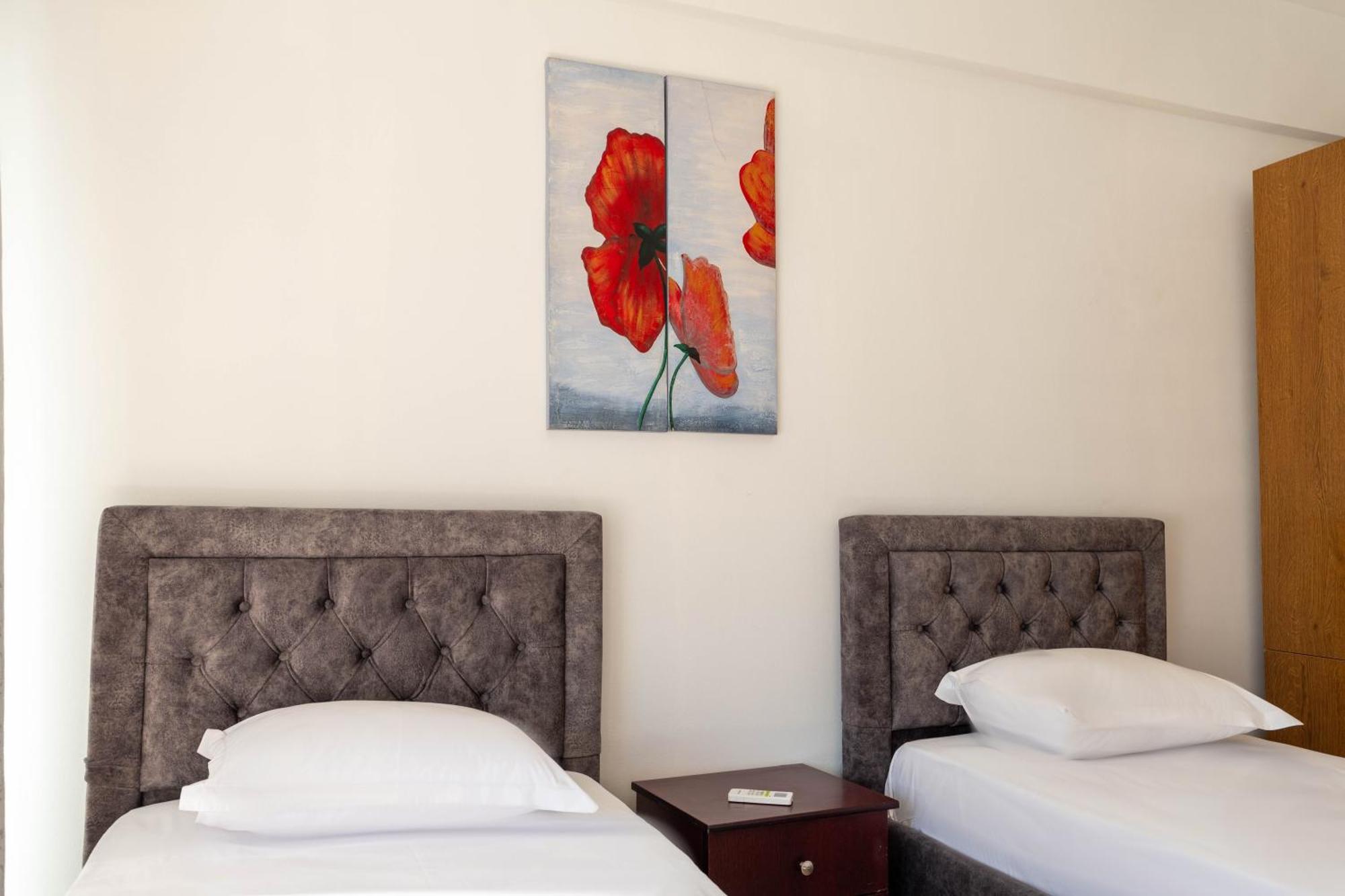Alnes Hotel Sarandë Exterior foto